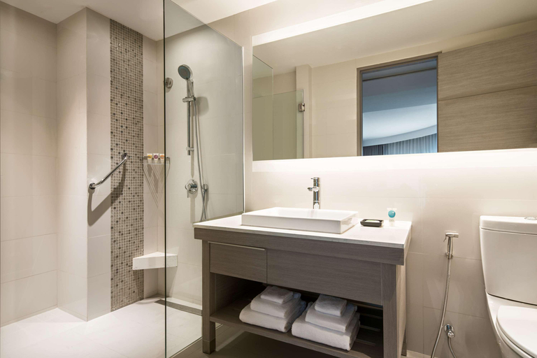 Bathroom 5, Hyatt Place Bangkok Sukhumvit 24, Khlong Toey