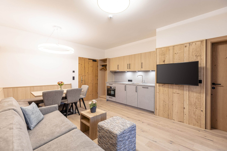 Living area 2, Ferienwohnung mit 2 Schlafzimmern fur 6 Personen, Kitzbühel