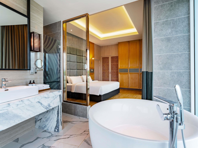 Bathroom 18