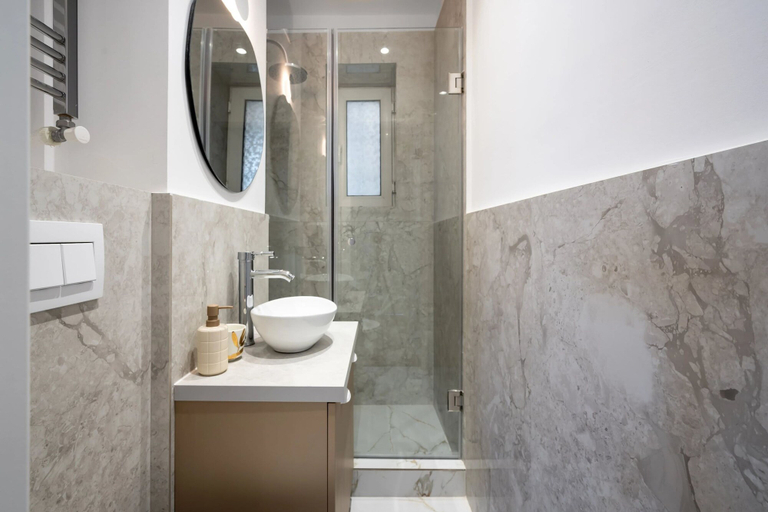 Bathroom 4, Views of all the Palaces 2BR Stunner, Municipiul Bucuresti