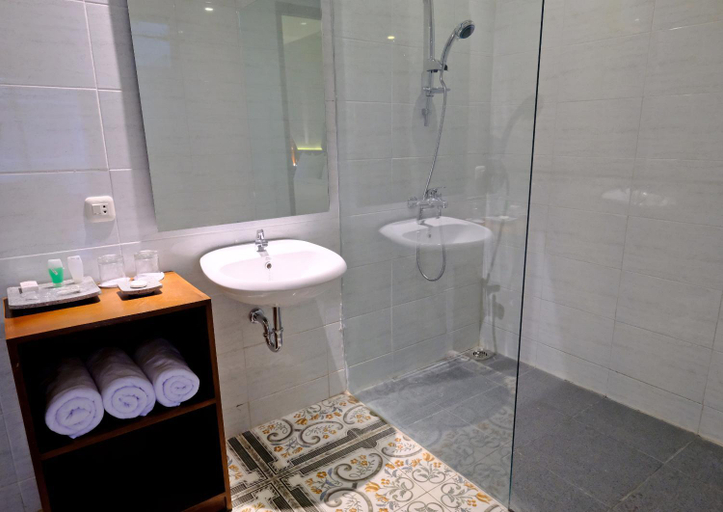 Bathroom 7