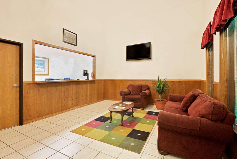 Public Area 2, Super 8 by Wyndham Marshall, Saline