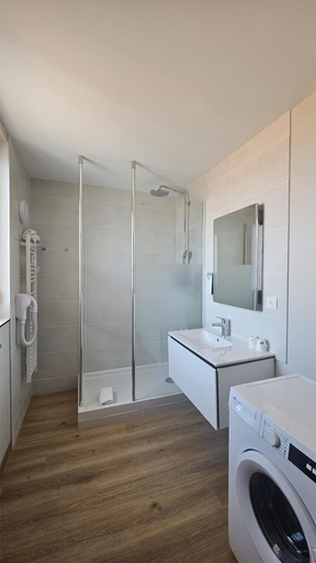 Bathroom 4, Kyriad Anglet-Biarritz, Pyrénées-Atlantiques