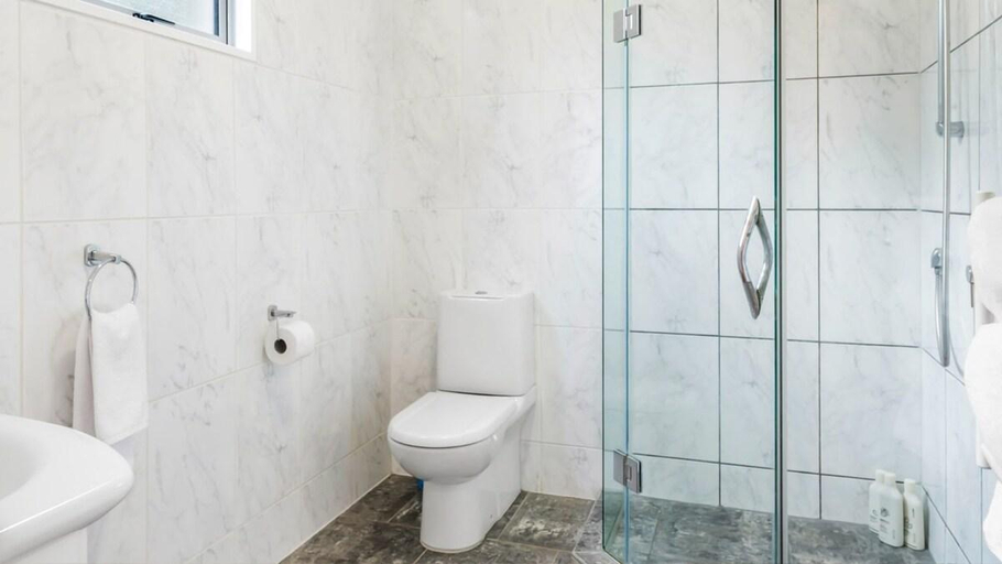 Others 4, Opuke House |Free Parking |Lake views |BBQ, Queenstown-Lakes