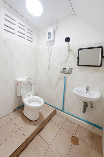 Bathroom 3, GO INN Siriraj, Phra Nakhon