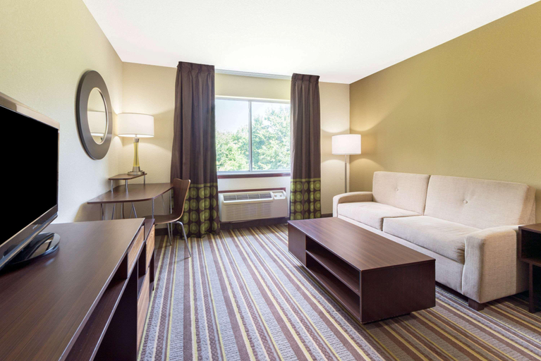 Bedroom 3, Super 8 by Wyndham Perry, Noble