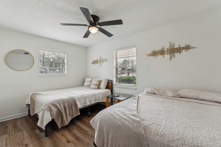 Room 4, Four Seasons Retreat, Pulaski