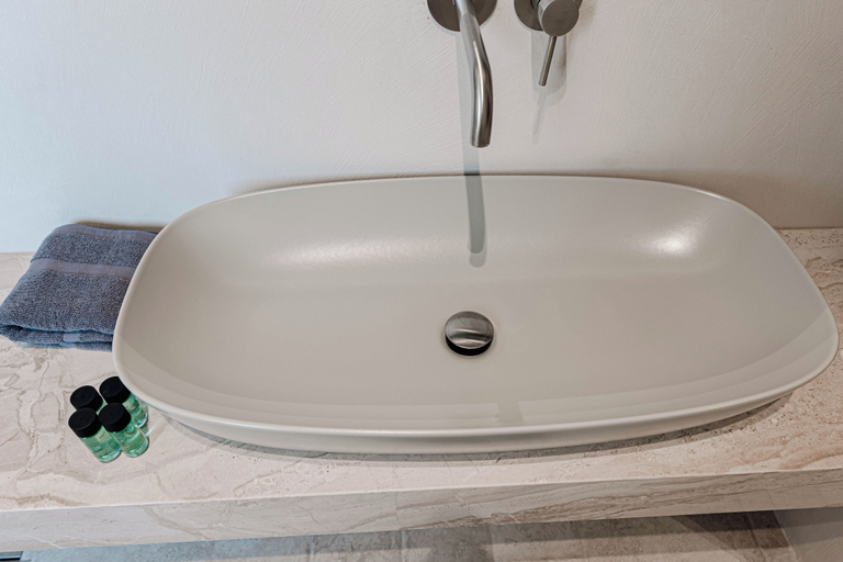 Bathroom 4, Sondor Hotel, Sarandës