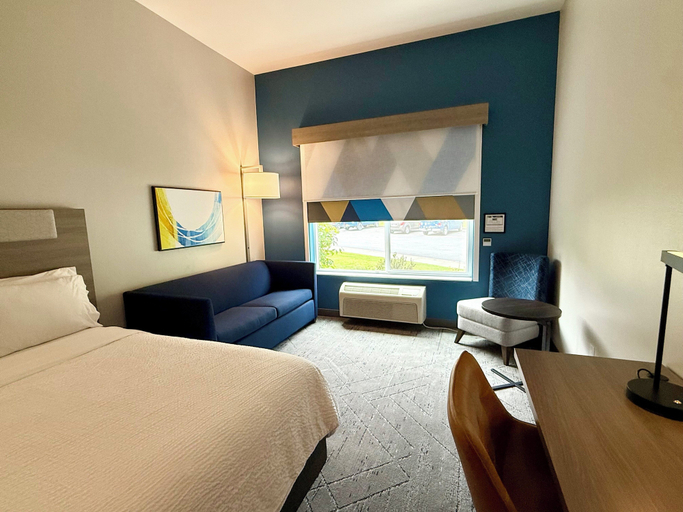 Bedroom 3, Holiday Inn Express Hotel & Suites NORTH SEQUIM by IHG, Clallam