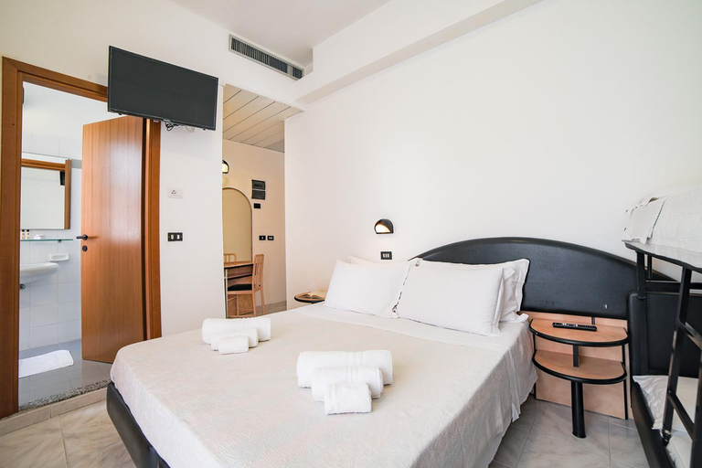 Bedroom 2, Hotel Ambasciatori, Rimini