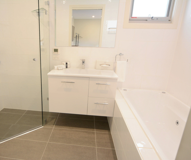 Bathroom 4, Oaks Lake Crackenback Resort, Snowy River