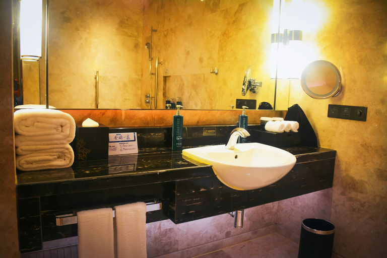 Bathroom 5, Hilton Urumqi, Ürümqi