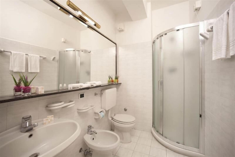Bathroom 5, Hotel Il Telamonio, Grosseto