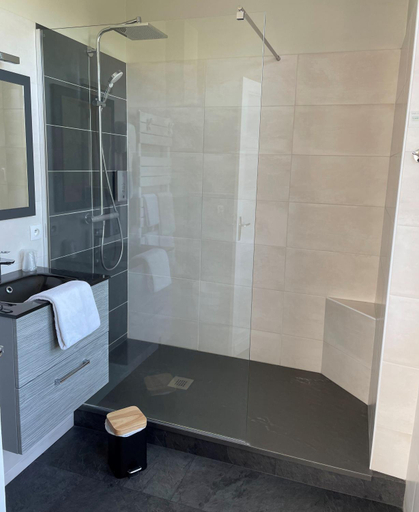 Bathroom 4, Logis Hotel le Saint Florent, Loir-et-Cher