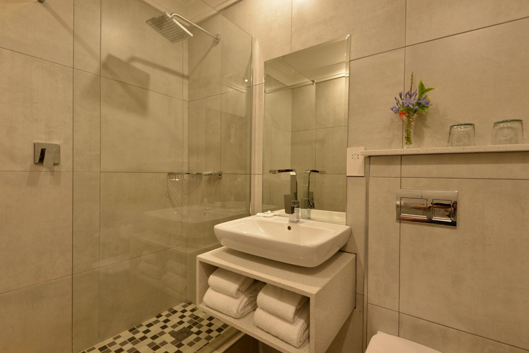 Bathroom 5, Troutbeck Resort, Nyanga