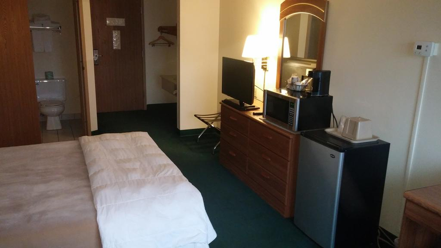 Bedroom 4, Econo Lodge Galena Area, Jackson