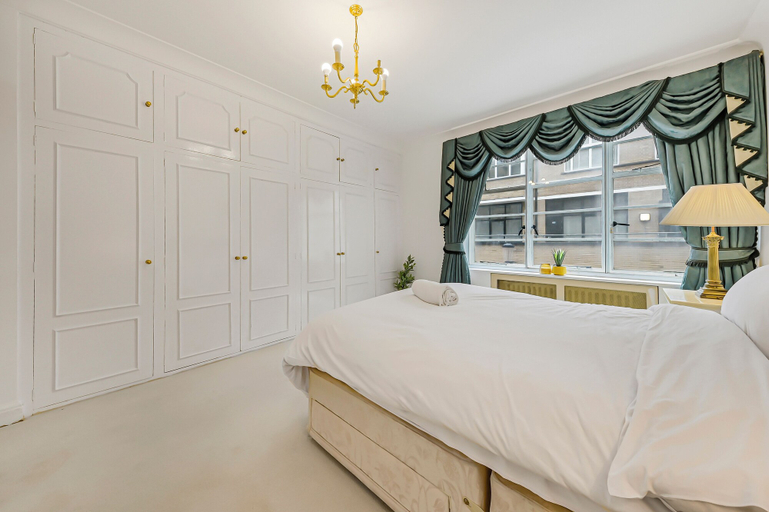 Bedroom 2, The Knightsbridge Park Tower Apt, London