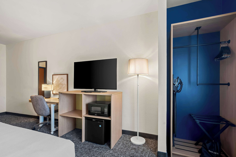 Bedroom 4, Spark by Hilton Moline Quad Cities, Rock Island