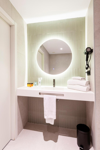 Bathroom 4, Aparthotel Atenea Calabria, Barcelona