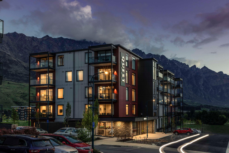 Exterior & Views