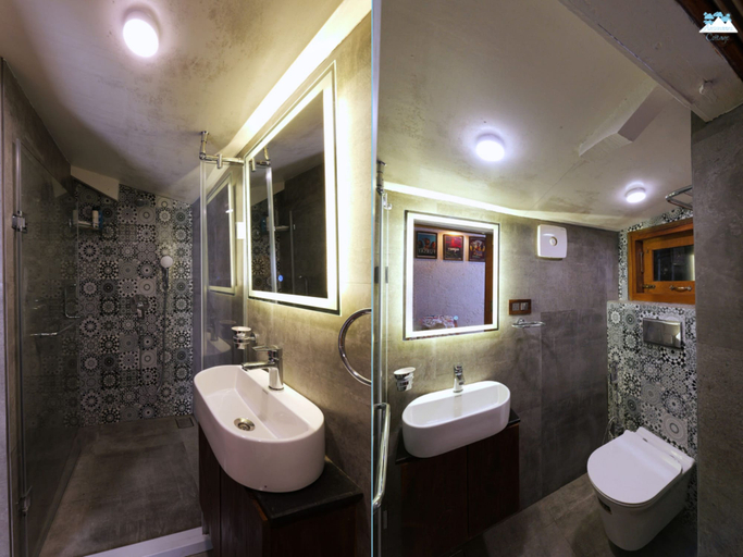 Bathroom 4, Aasmaani Cottage, Dehradun