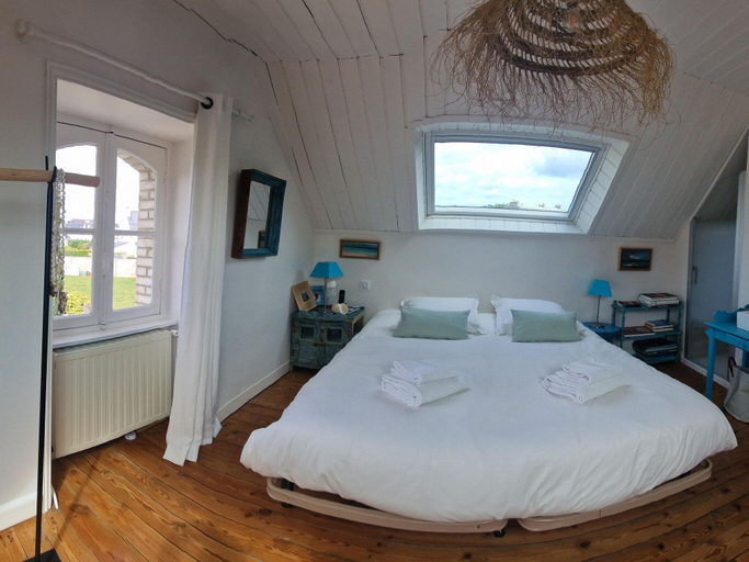 Bedroom 2, Holiday Home in Primel near Sandy Beach, Finistère