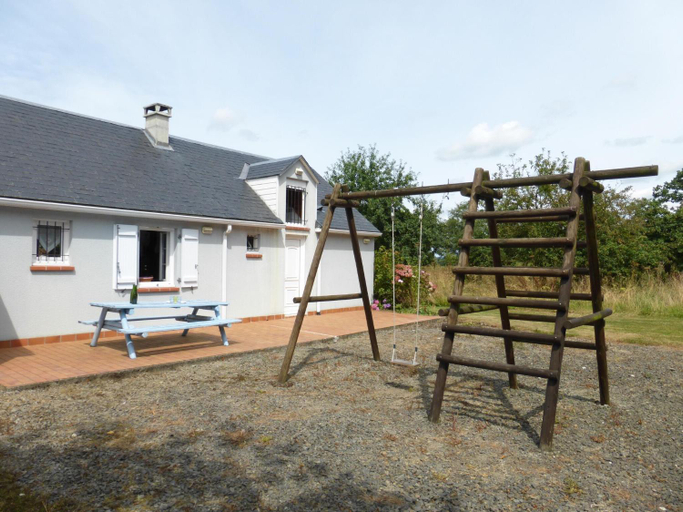 Exterior & Views 5, House and huge garden surrounded by apple trees, Manche