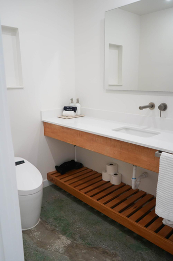 Bathroom 4, The Cactai, Riverside