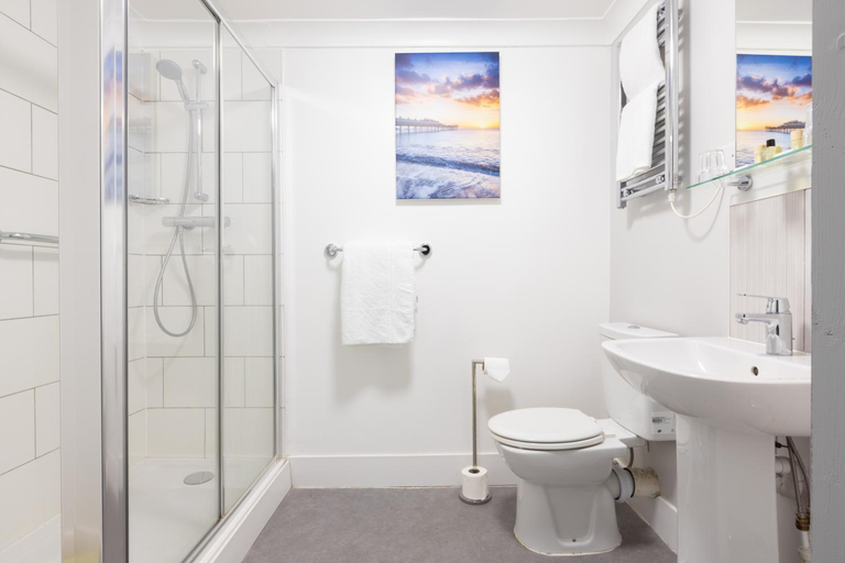 Bathroom 4, The Caledonian Torbay Hotel, Torbay