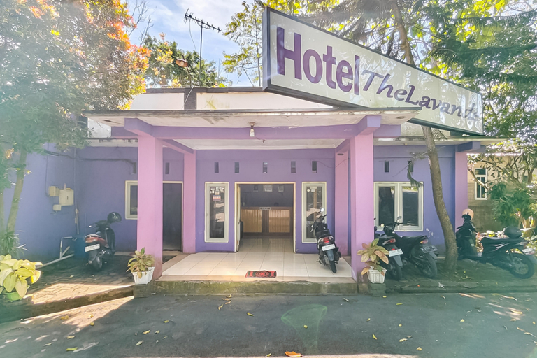 Exterior & Views 2, RedDoorz near Kopeng Salatiga, Salatiga