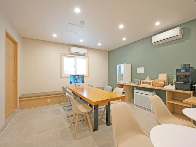 Others 5, Hotel Leo, Changwon