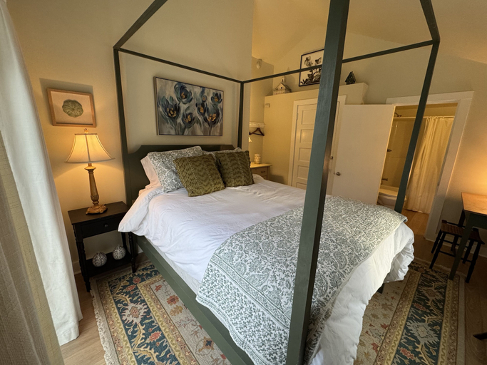 Bedroom 2, High Tide Inn, Knox