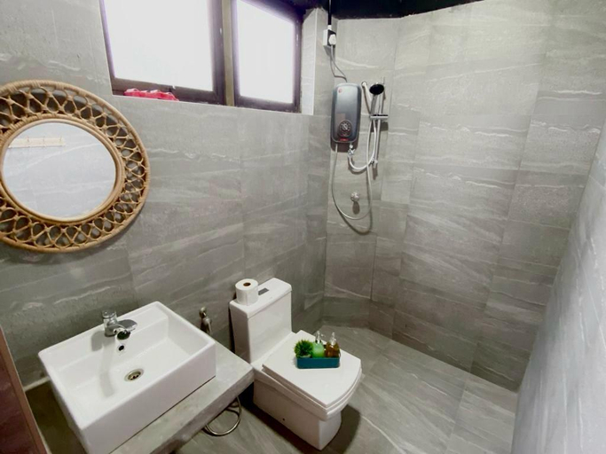 Bathroom 4, Villa Puspa @ Larkin Bungalow Homestay, Johor Bahru