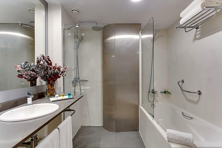 Bathroom 4, Ayre Hotel Caspe, Barcelona