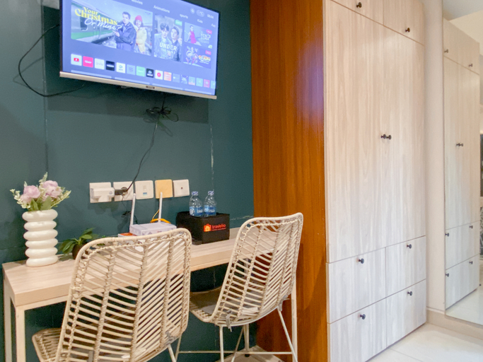 Others 5, Warm Minimalist Studio Room at West Vista Apartment By Travelio, Jakarta Barat