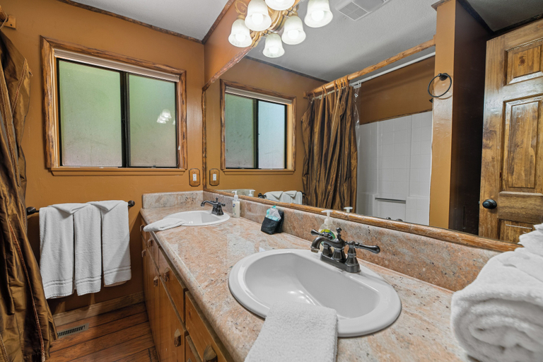 Bathroom 3, Moonridge Retreat, San Bernardino