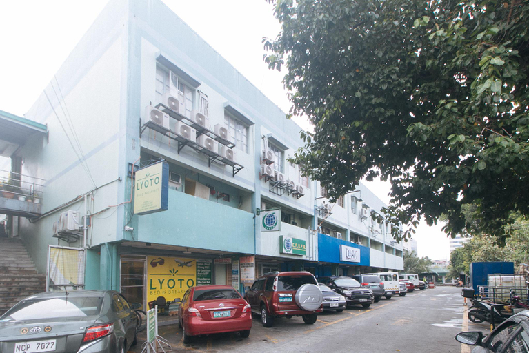 Exterior & Views 2, RedDoorz @ LYOTO Bed and Breakfast near NAIA , Pasay City