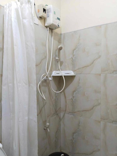 Bathroom 3, F and C Guesthouse by Hiverooms, Canlaon City