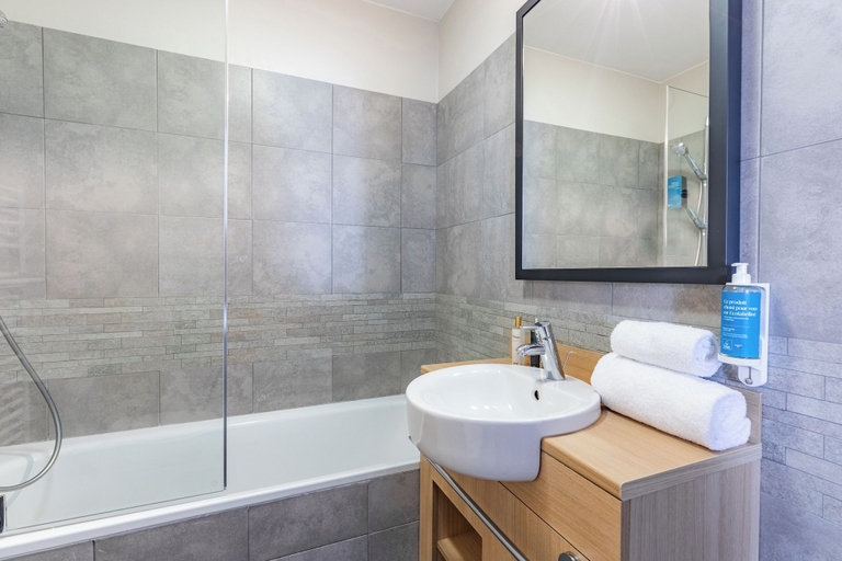 Bathroom 4, Appart'City Classic Reims Parc des Expositions, Marne