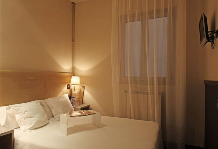 Bedroom 2, Chic & Basic Zoo, Barcelona