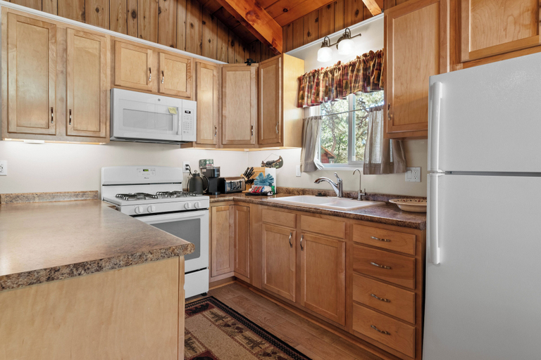 Others 5, Hythe cabin, San Bernardino