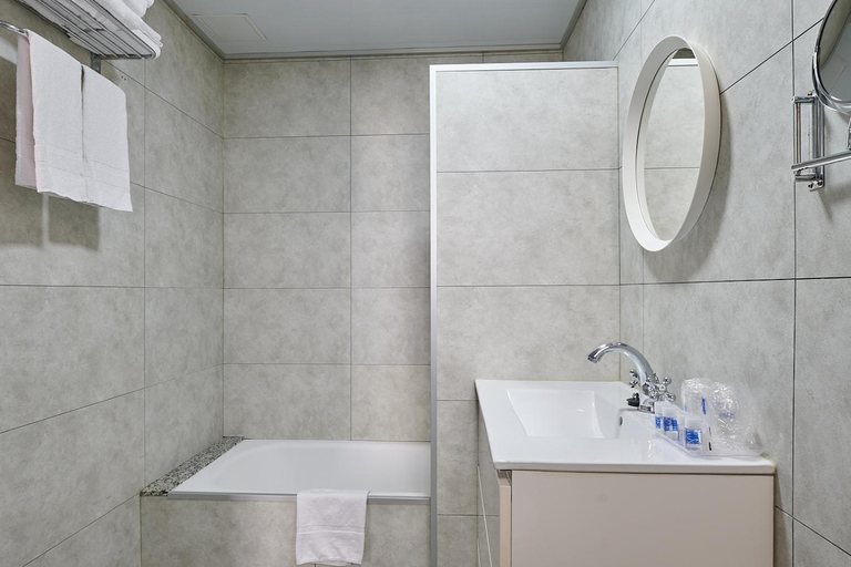 Bathroom 4, Ramblas Hotel, Barcelona