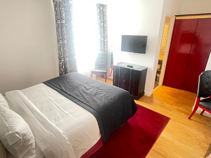 Bedroom 4, Hotel Victor Hugo, Manche