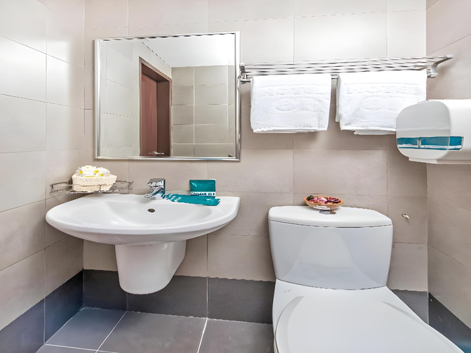 Bathroom 10