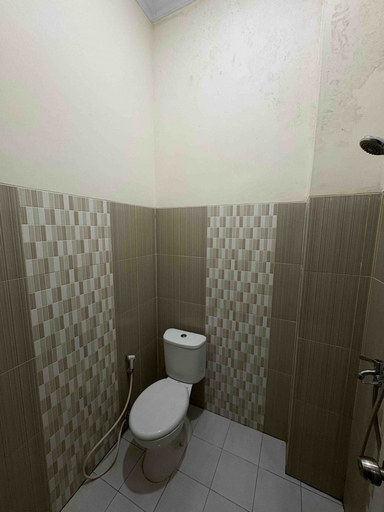Bathroom 2, Homestay Aisyah, Makassar