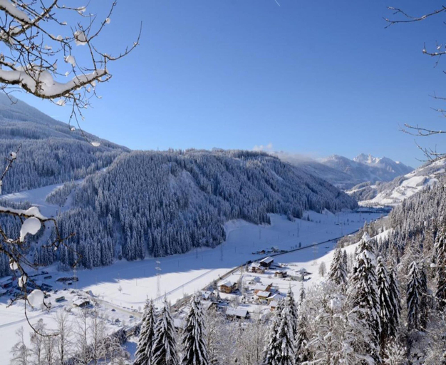 View from property 4, Apartment in Salzburg With Sunny Terrace, Sankt Johann im Pongau