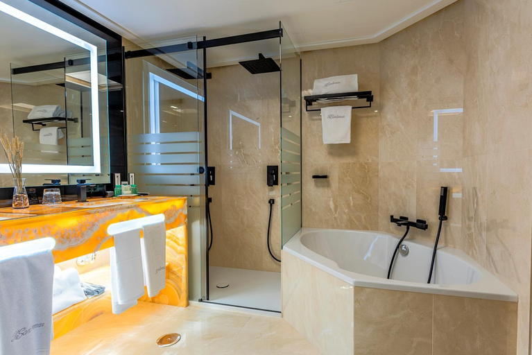 Bathroom 4, Santemar, Cantabria