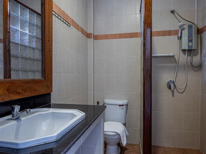 Bathroom 4