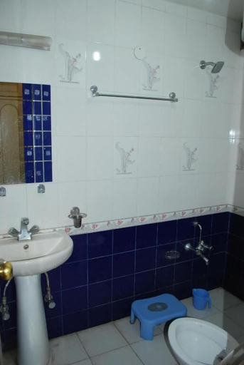 Bathroom 4, Hotel Gulistan, Srinagar