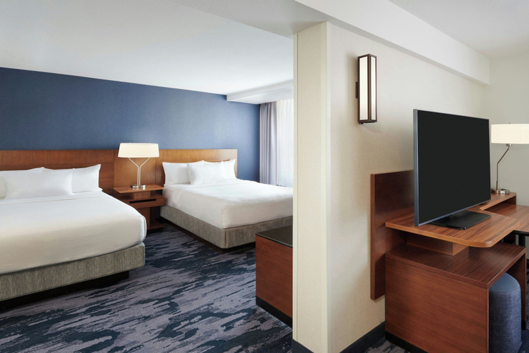 Bedroom 3, Fairfield Inn & Suites by Marriott Calgary Downtown, Division No. 6